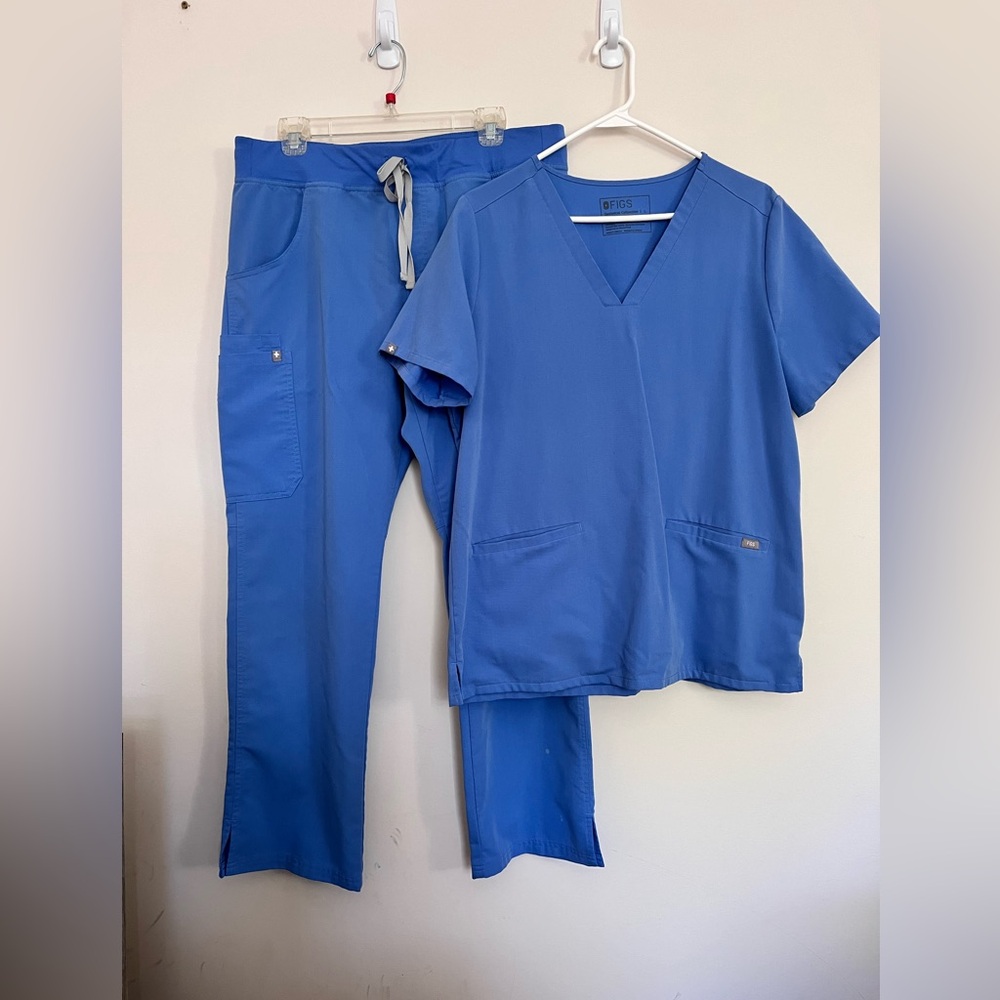 Figs Women’s Ceil Blue Scrub SET *see note on pants*